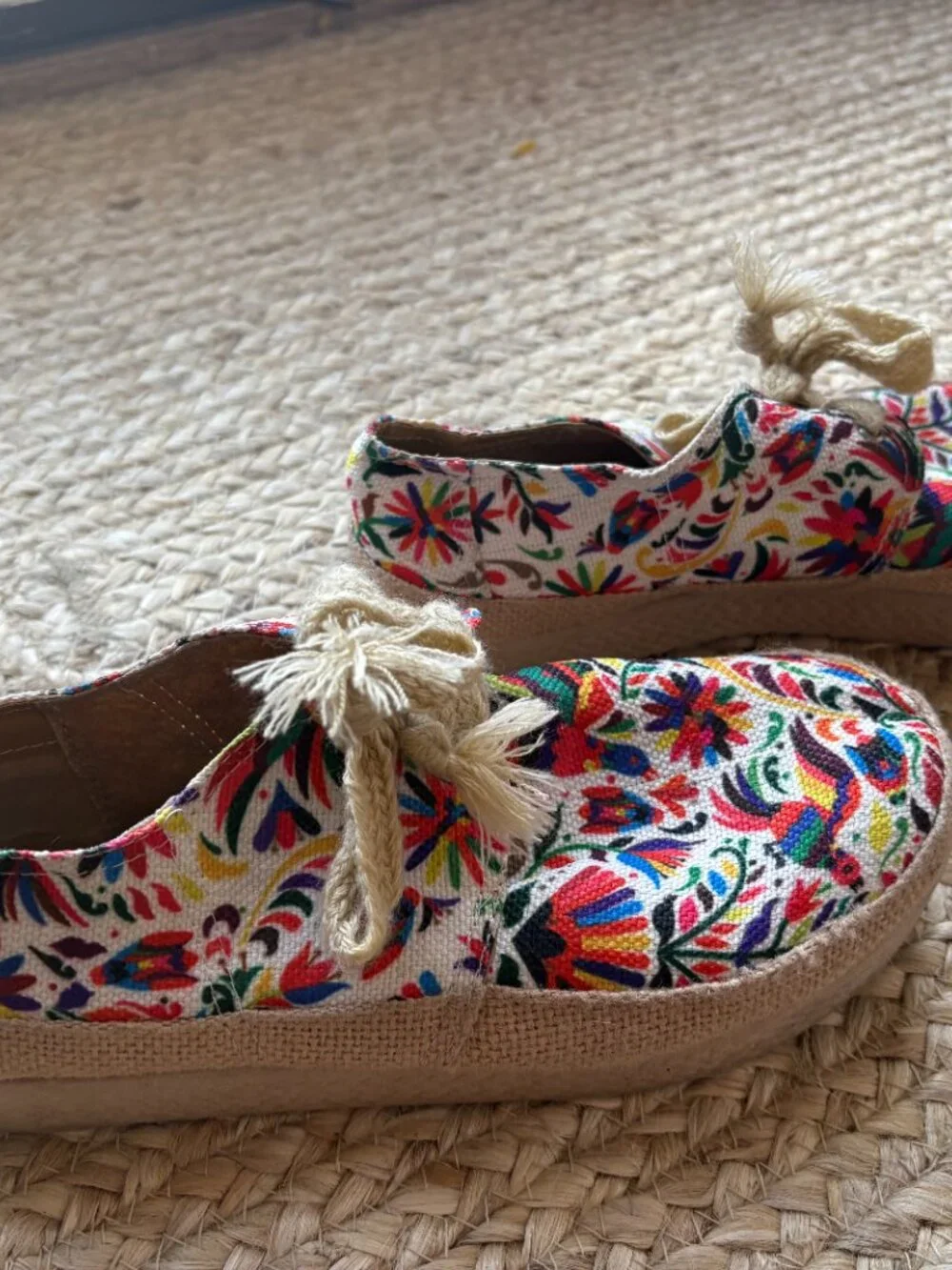 ADORABLE Canvas Otomi Print Artesanal Shoes from Mexico - Size 9.5. Like New.